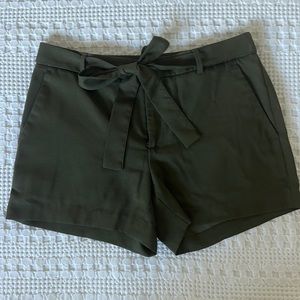 Banana Republic Green Toe Waist Slack Short - size 4